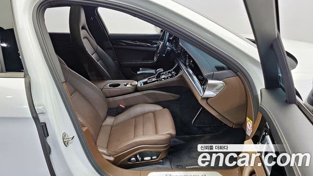 Porsche Panamera 2020 — ფოტო 11/20
