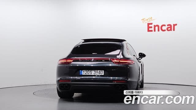 Porsche Panamera 2018 — ფოტო 4/20