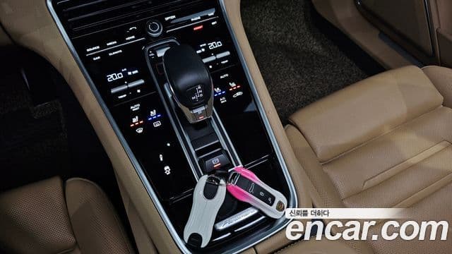 Porsche Panamera 2018 — ფოტო 9/20