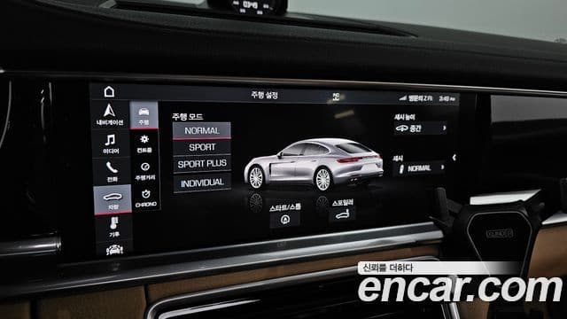 Porsche Panamera 2018 — ფოტო 16/20