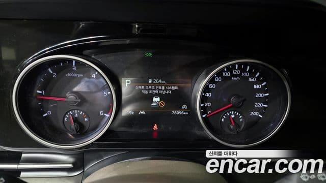 Kia Carnival 2021 — Şəkil 16/20
