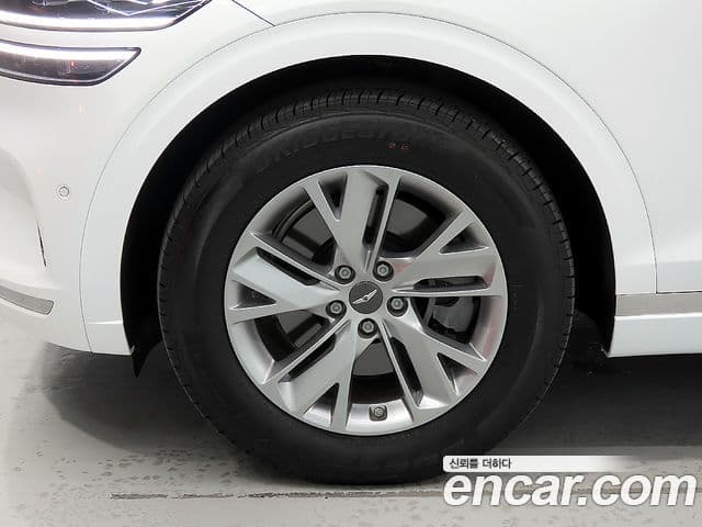 Genesis GV70 2023 — ფოტო 19/20