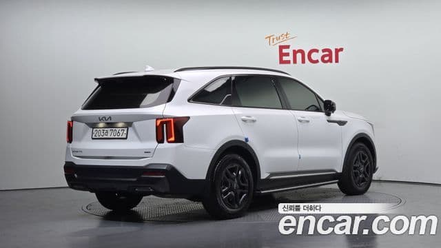 Kia Sorento 2023 — ფოტო 2/20