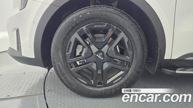 Kia Sorento 2023 — ფოტო 5/20