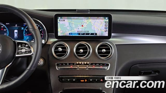 Mercedes-Benz GLC-Class 2023 — Photo 8/20