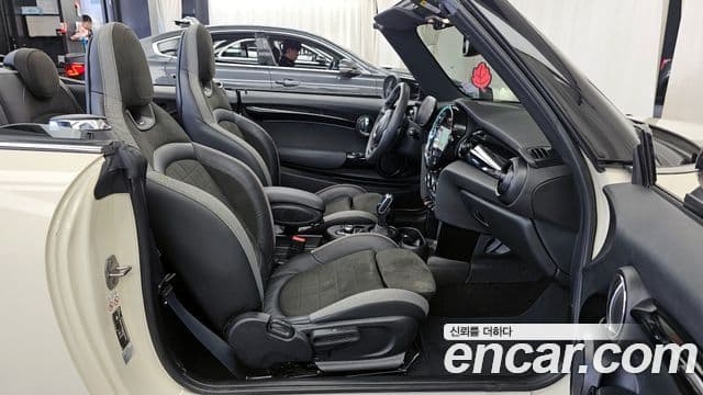 Mini Cooper S Convertible 2021 — Фото 11/20