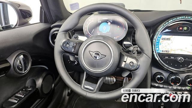 Mini Cooper S Convertible 2021 — Фото 13/20