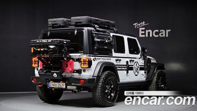 Jeep Wrangler 2023 — ფოტო 2/20