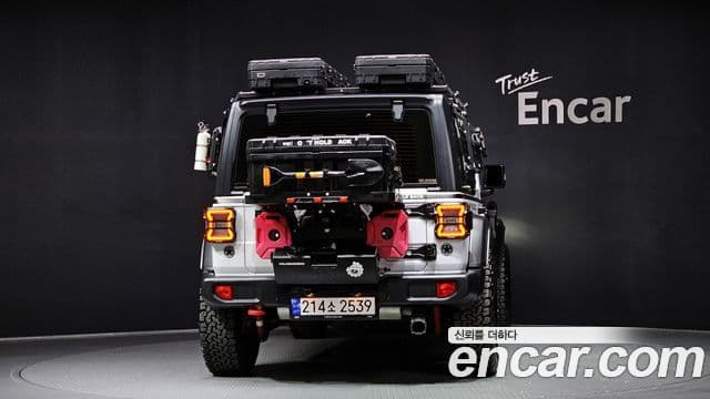 Jeep Wrangler 2023 — ფოტო 4/20