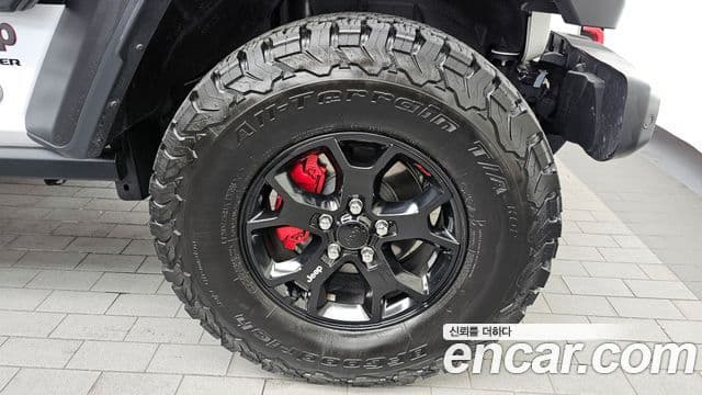 Jeep Wrangler 2023 — ფოტო 5/20
