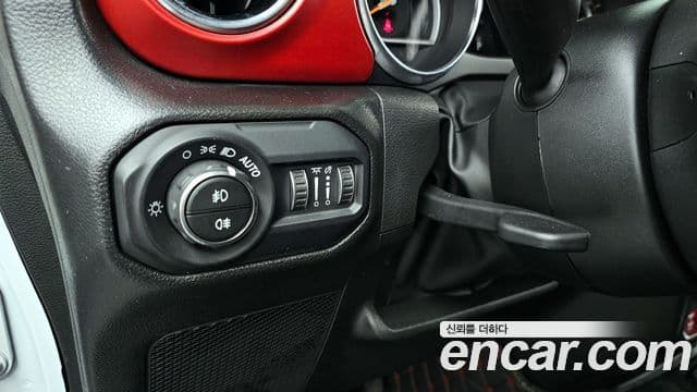 Jeep Wrangler 2023 — ფოტო 14/20