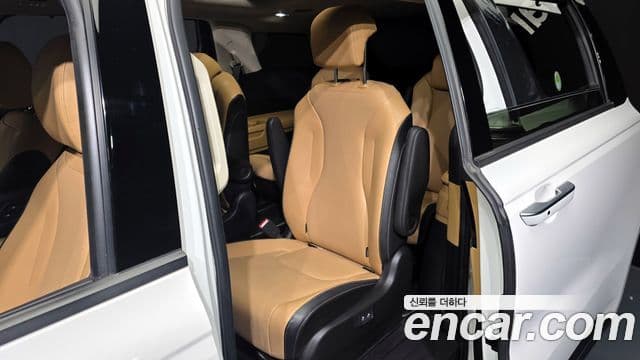 Kia Carnival 2020 — ფოტო 15/20