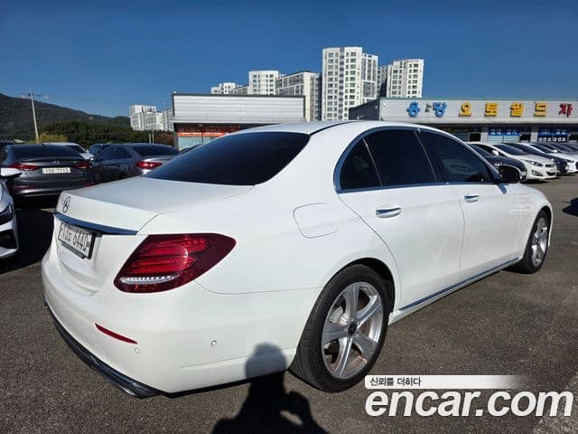 Mercedes-Benz E-Class 2018 — Şəkil 18/20