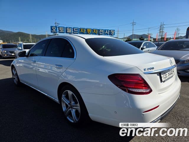 Mercedes-Benz E-Class 2018 — Şəkil 15/20