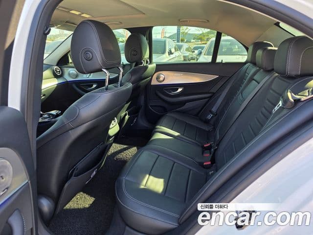 Mercedes-Benz E-Class 2018 — Şəkil 20/20