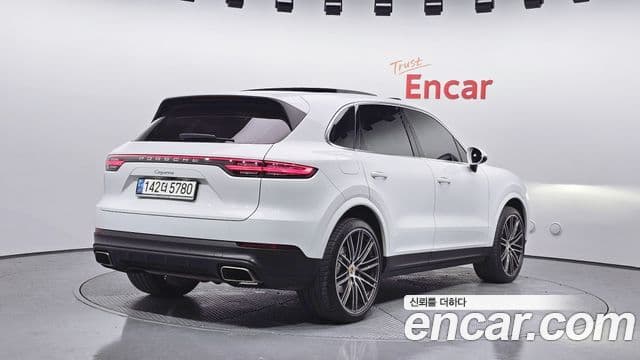 Porsche Cayenne 2020 — ფოტო 2/20