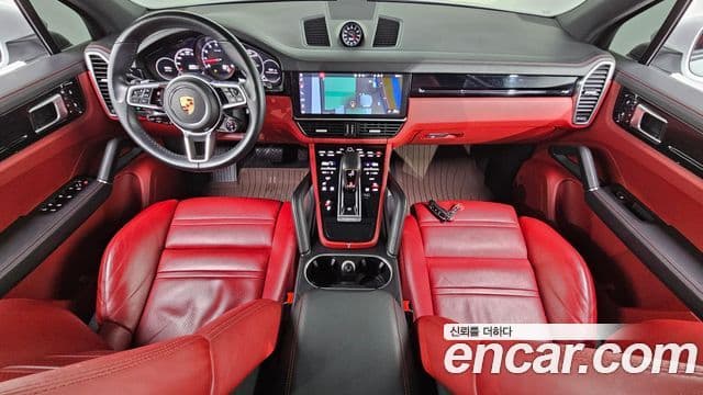 Porsche Cayenne 2020 — ფოტო 7/20