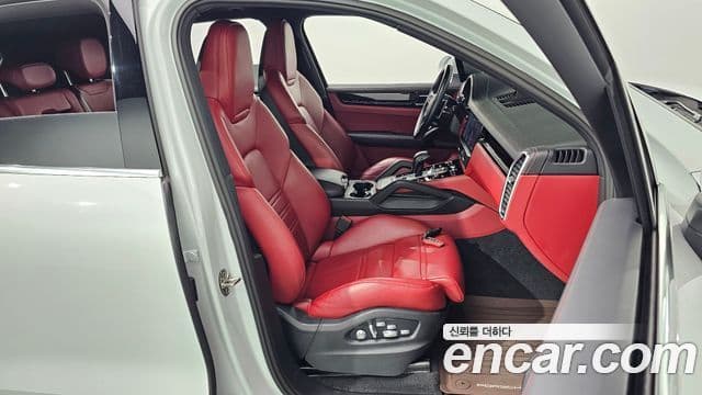 Porsche Cayenne 2020 — ფოტო 12/20