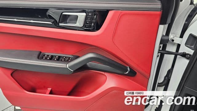 Porsche Cayenne 2020 — ფოტო 14/20
