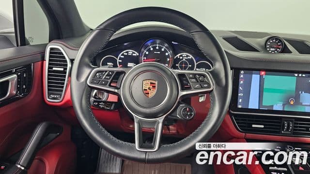 Porsche Cayenne 2020 — ფოტო 16/20