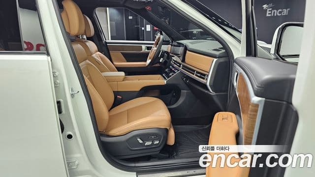 Hyundai Santa Fe 2023 — ფოტო 11/20