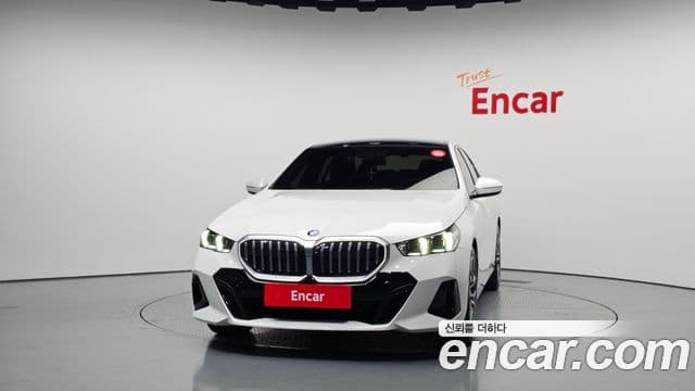 BMW 5 Series 2023 — ფოტო 3/20