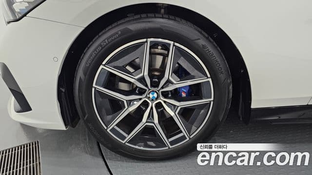 BMW 5 Series 2023 — ფოტო 5/20