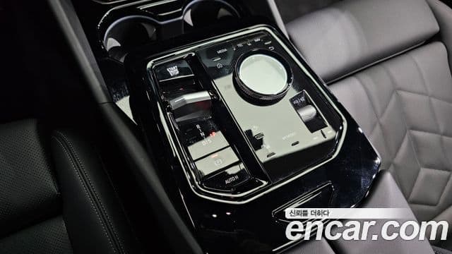 BMW 5 Series 2023 — ფოტო 9/20