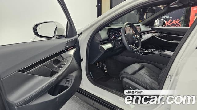 BMW 5 Series 2023 — ფოტო 10/20