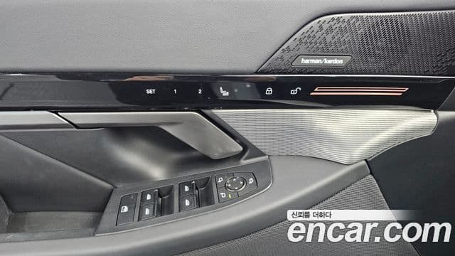 BMW 5 Series 2023 — ფოტო 18/20