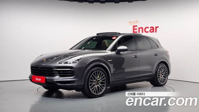 Porsche Cayenne 2021 — ფოტო 1/20