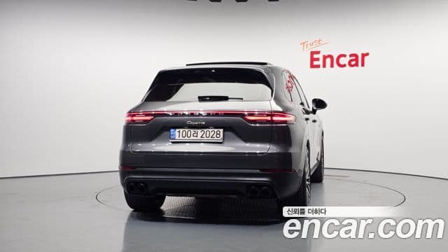 Porsche Cayenne 2021 — ფოტო 4/20