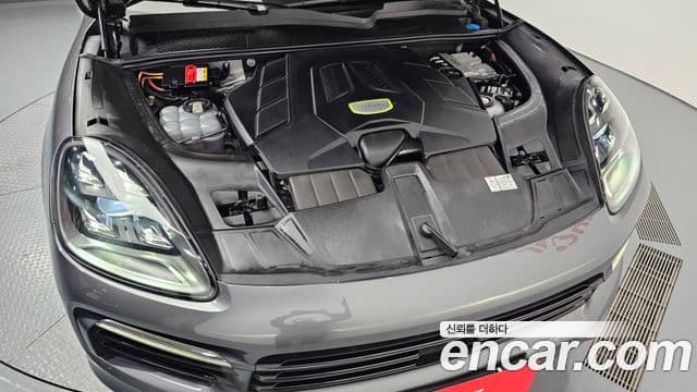 Porsche Cayenne 2021 — ფოტო 6/20