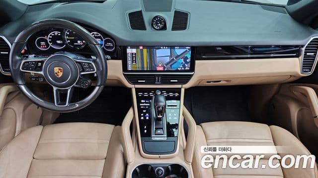 Porsche Cayenne 2021 — ფოტო 7/20