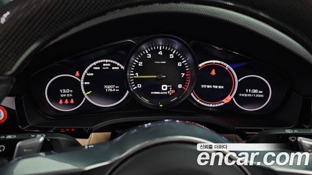 Porsche Cayenne 2021 — ფოტო 8/20