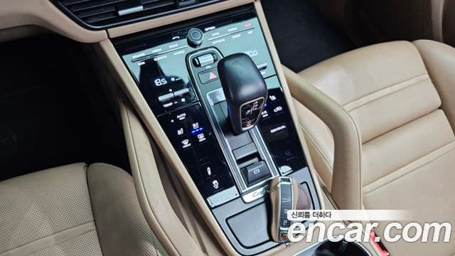 Porsche Cayenne 2021 — ფოტო 9/20