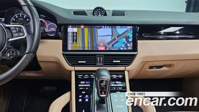 Porsche Cayenne 2021 — ფოტო 15/20