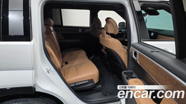 Hyundai Santa Fe 2023 — ფოტო 19/20