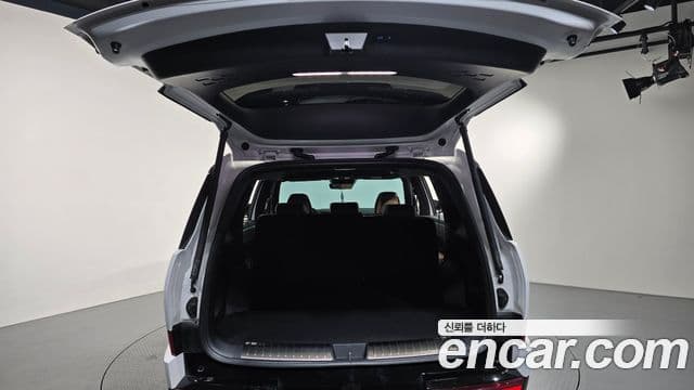 Hyundai Santa Fe 2023 — ფოტო 13/20
