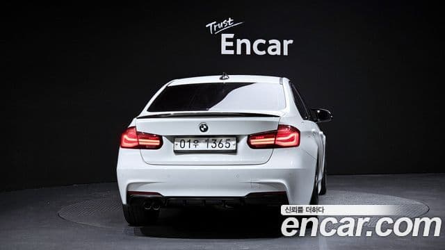 BMW 3 Series 2018 — ფოტო 4/20