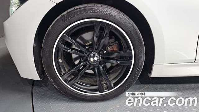 BMW 3 Series 2018 — ფოტო 5/20