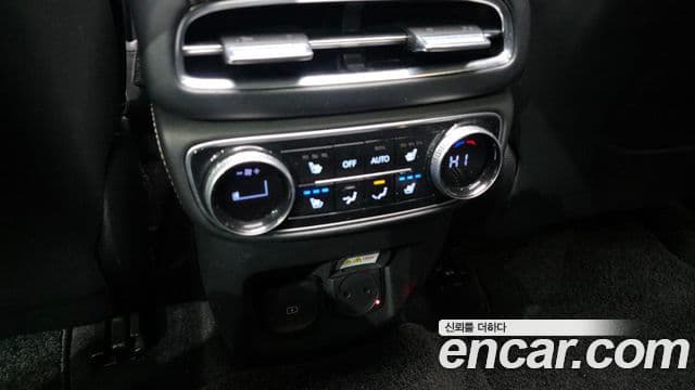 Genesis GV80 2020 — ფოტო 19/20