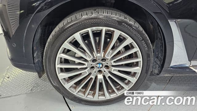 BMW X7 2020 — Photo 19/20