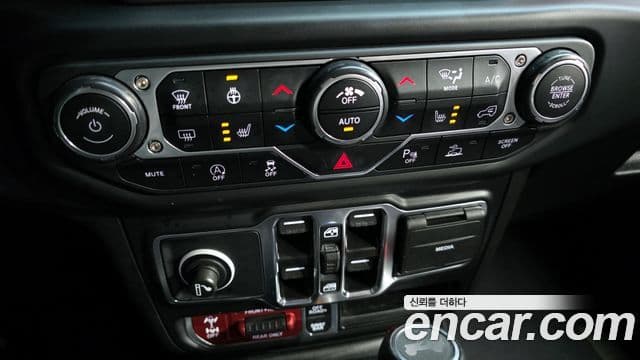 Jeep Wrangler 2022 — Şəkil 16/20