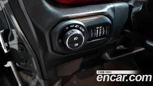 Jeep Wrangler 2022 — Фото 18/20