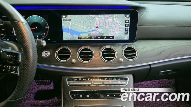 Mercedes-Benz E-Class 2020 — ფოტო 17/20