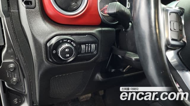 Jeep Wrangler 2022 — Фото 18/20