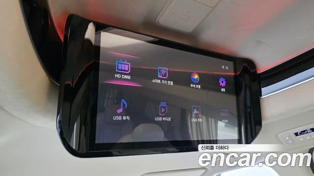 Kia Carnival 2021 — ფოტო 18/20
