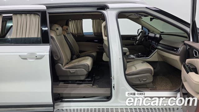 Kia Carnival 2021 — ფოტო 19/20
