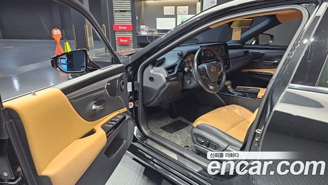 Lexus ES300h 2022 — ფოტო 11/19